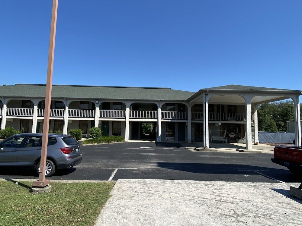 Riverfront Lodge 