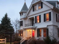 Lang House on Main Street Bed & Breakfast 