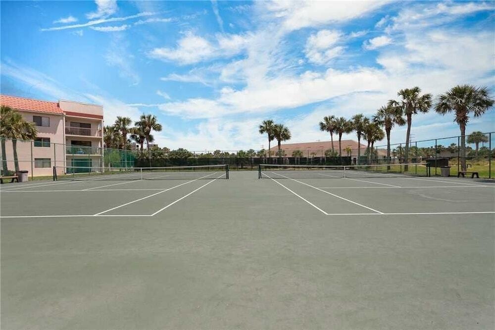 Ocean Village Club Q32 
