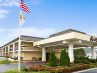 Super 8 Calhoun 