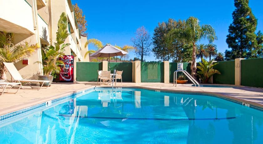 Central Inn & Suites 
