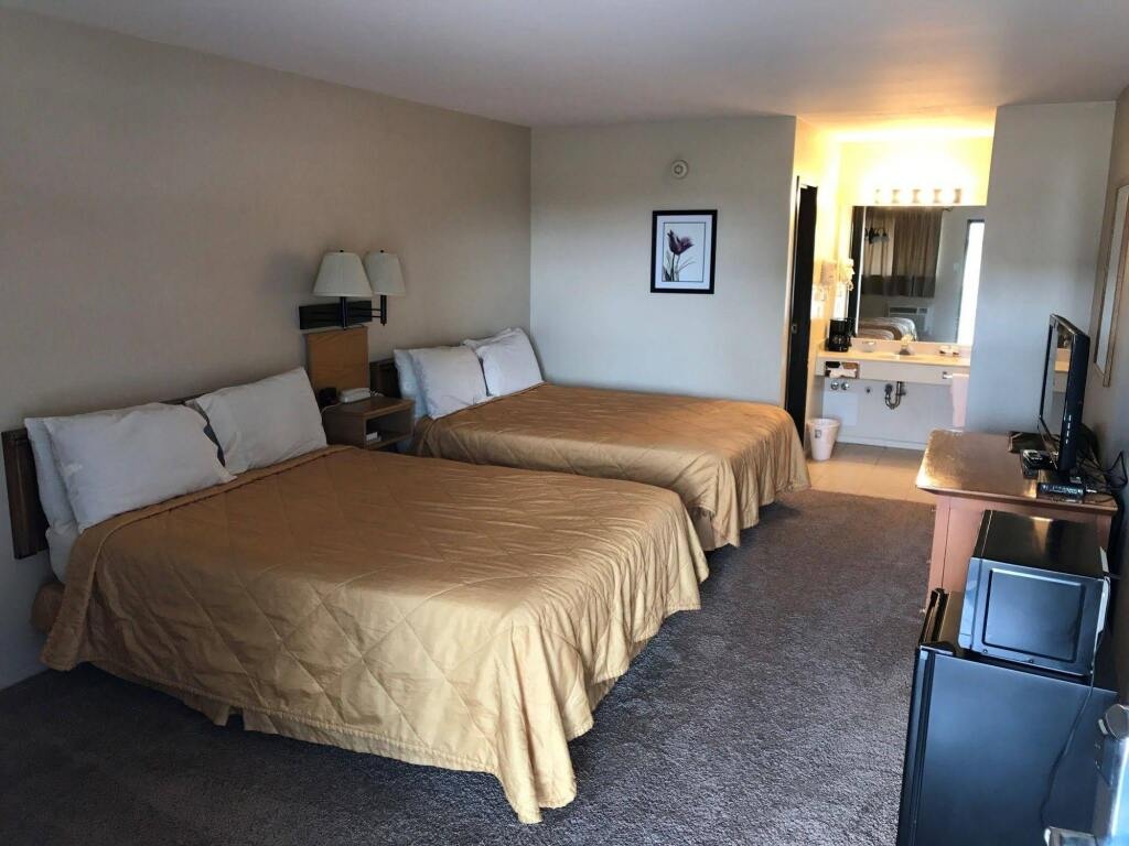 Four Winds Motel 