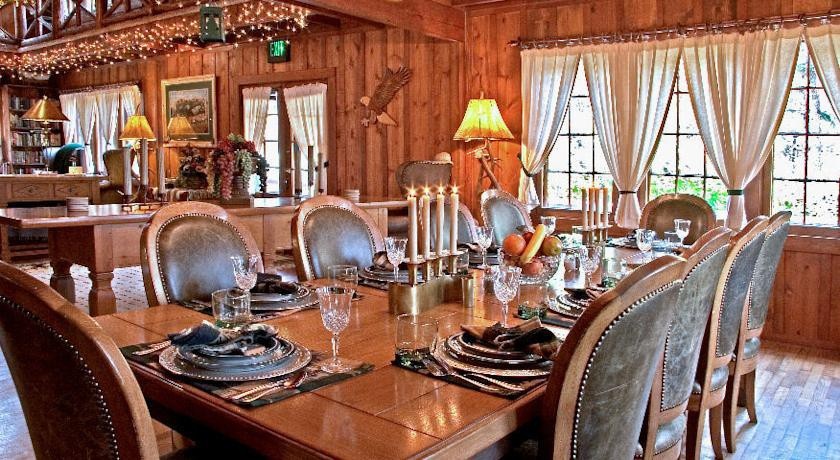 Rocky Mountain Lodge & Cabins 