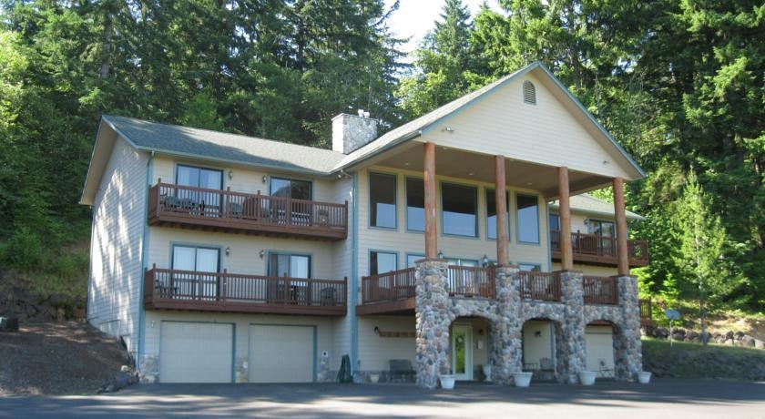 Blue Heron Chateau Bed & Breakfast Inn 