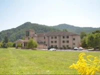 Smoky Mountain Inn & Suites 