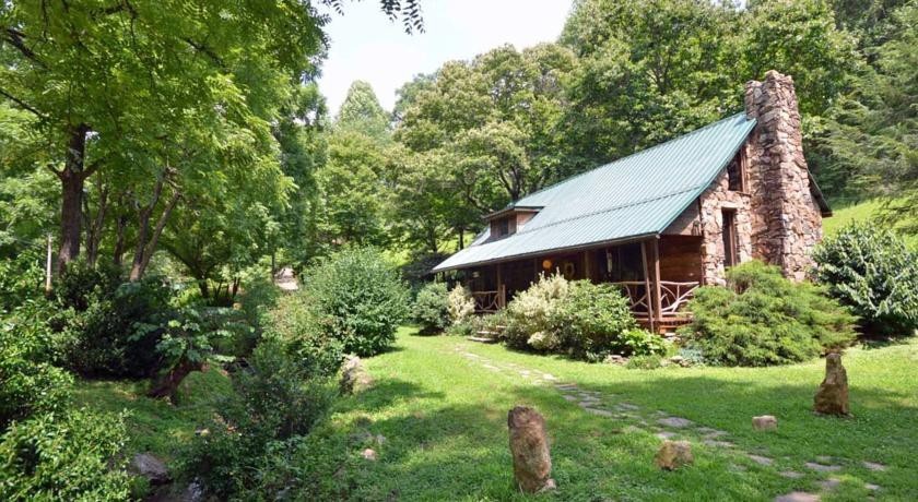 Cherokee Creekside Cabin 