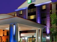 Holiday Inn Express & Suites Chesapeake 
