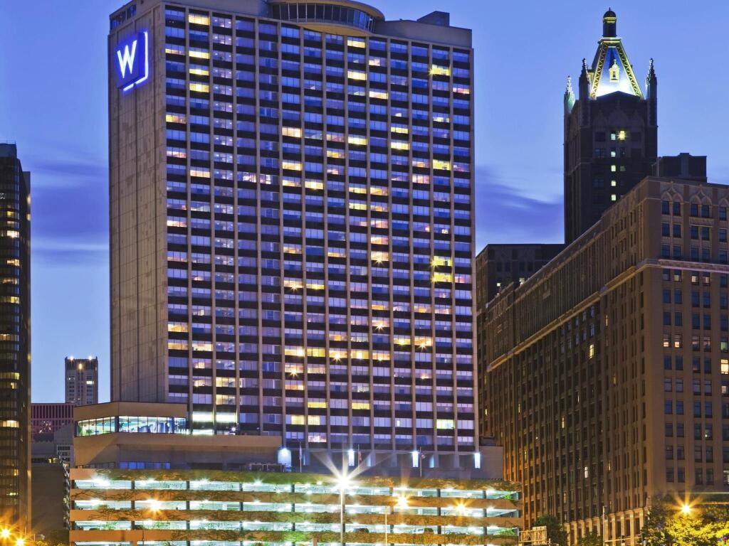 W Chicago - Lakeshore 