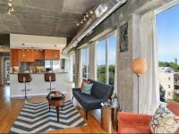 Two Bedroom Loft N Greenview Avenue 