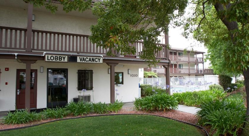 EZ 8 Motel South Bay 