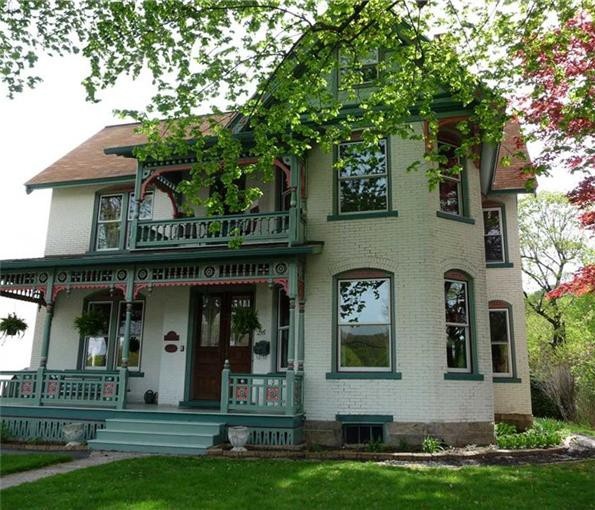 Victorian Loft Bed and Breakfast 