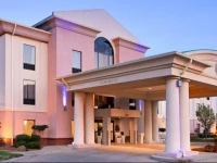 Holiday Inn Express & Suites Cleveland 