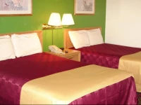 Columbus Inn & Suites 