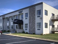Brinton Hotel & Suites 