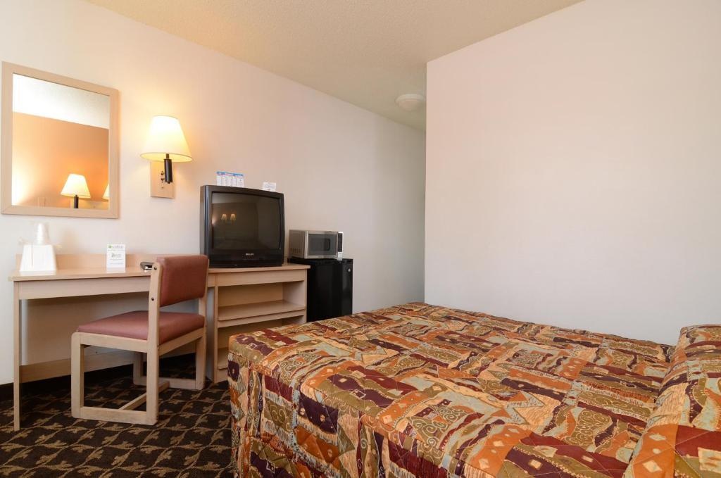 Super 7 Motel 
