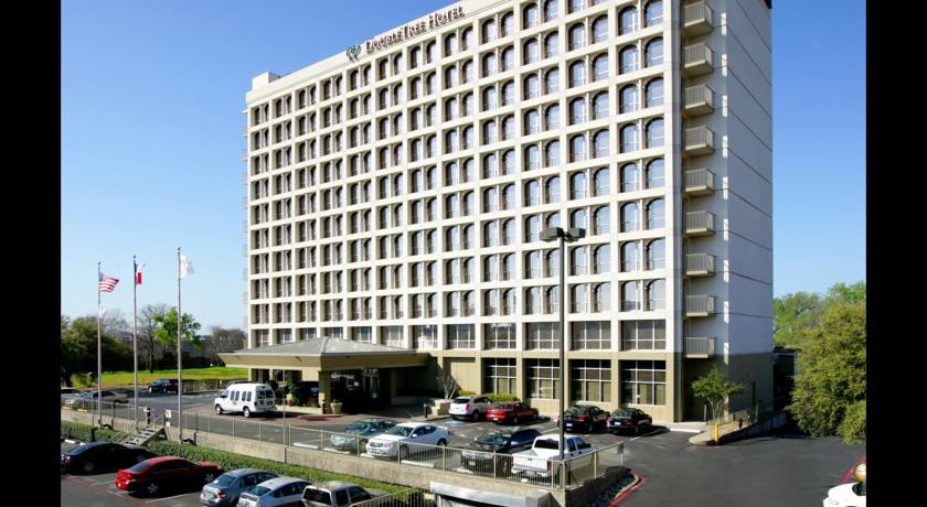 DoubleTree by Hilton Dallas Market Center 