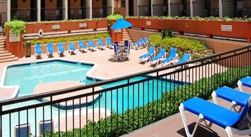 Love Field Hotel & Suites 