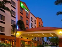Holiday Inn Express and Suites Fort Lauderdale Airport West 