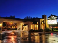 University Park Inn & Suites 