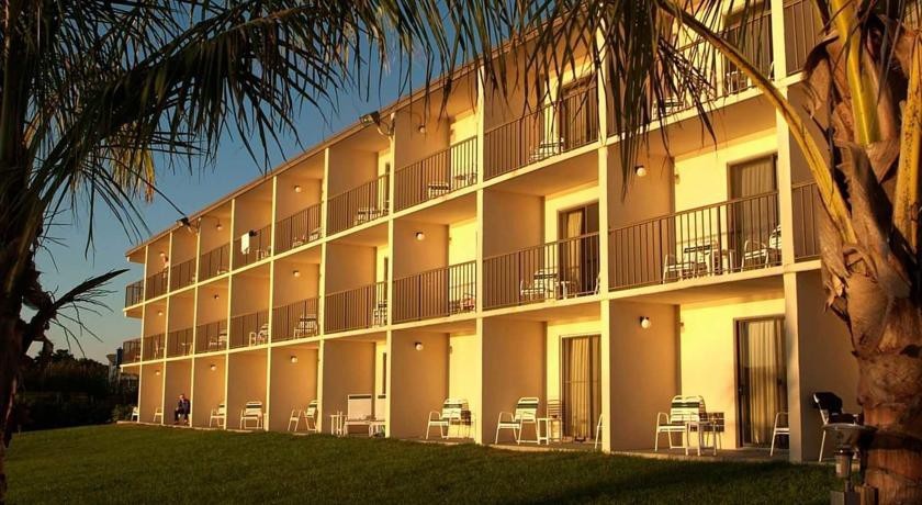Bay Resort Motel 