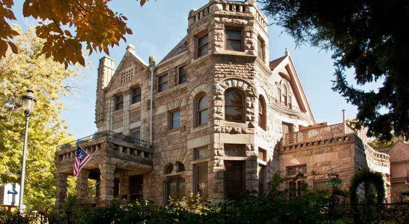 Castle Marne Bed & Breakfast 