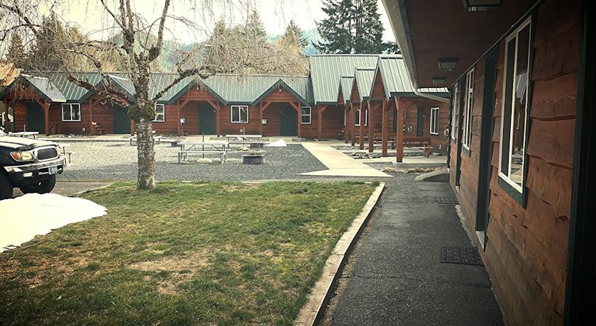 The Lodge at Detroit Lake 2*