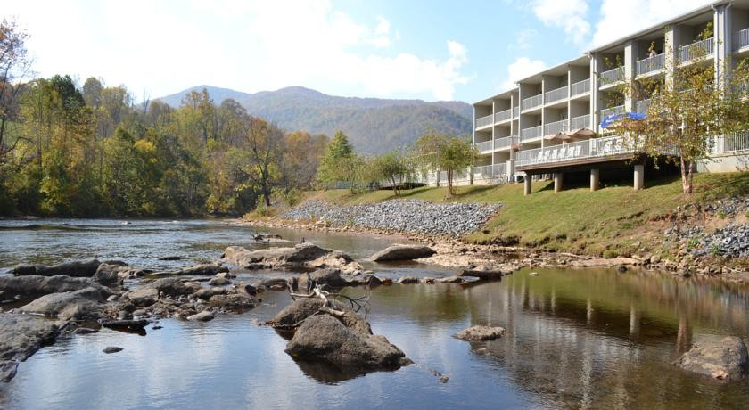 Best Western Plus - River Escape Inn and Suites 