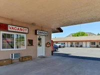 Golden Eagle Motel 