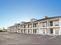 Baymont Inn & Suites - Dunn 