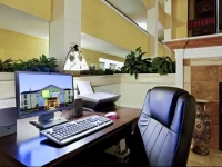 Hotel Express Inn & Suites 