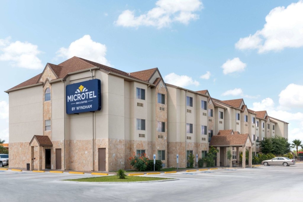 Microtel Inn and Suites Eagle Pass 3*