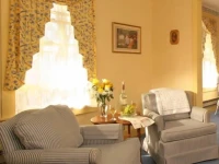 Crestmont Inn 
