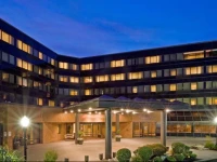Crowne Plaza Edison 