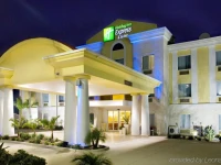 Holiday Inn Express Hotel and Suites Falfurrias 