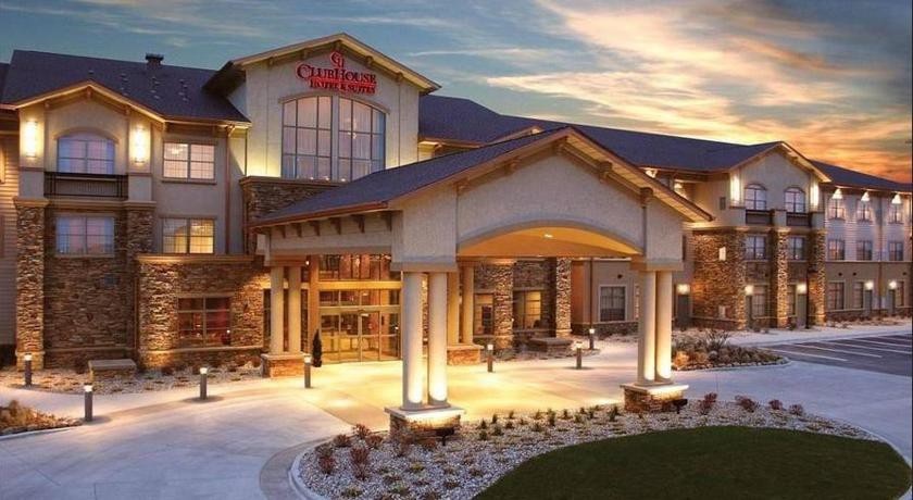 ClubHouse Hotel & Suites Fargo 