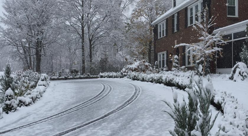 Knob Hill Bed and Breakfast 