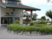 Emerald Dolphin Inn & Mini Golf 