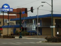 Riverfront Inn 