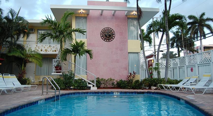 Alcazar Resort- Gay Mens Resort 