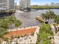 Waterfront Suite - Walk to Beach 