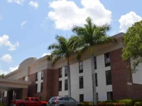 Days Inn & Suites near Jet Blue Park 