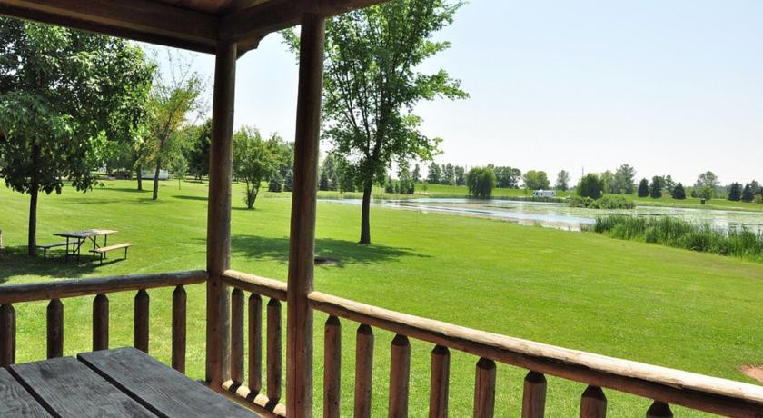 Fremont Jellystone Park Cottage 32 