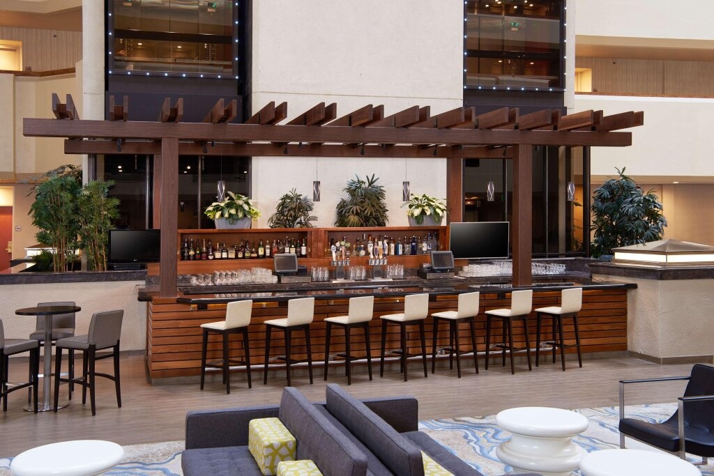 DoubleTree by Hilton Fresno Convention Center 