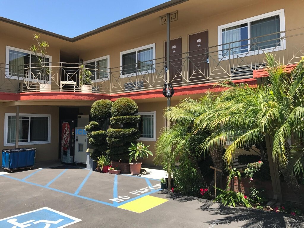 Fullerton Lodge 