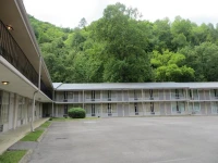 Sleepy Bear Motel 2*