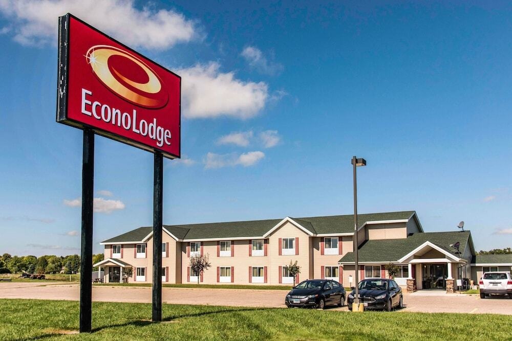 Gold Leaf Inn and Suites 