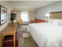 Hampton Inn & Suites Pittsburgh Airport South/Settlers Ridge 