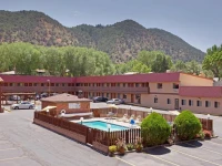 Glenwood Springs Cedar Lodge 
