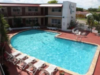 Beach and Town Motel 