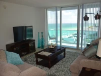 Hollywood Apartment by the Sea 